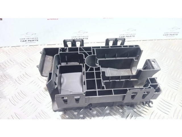 Pojistková skříňka 13302321 Opel Astra 2012