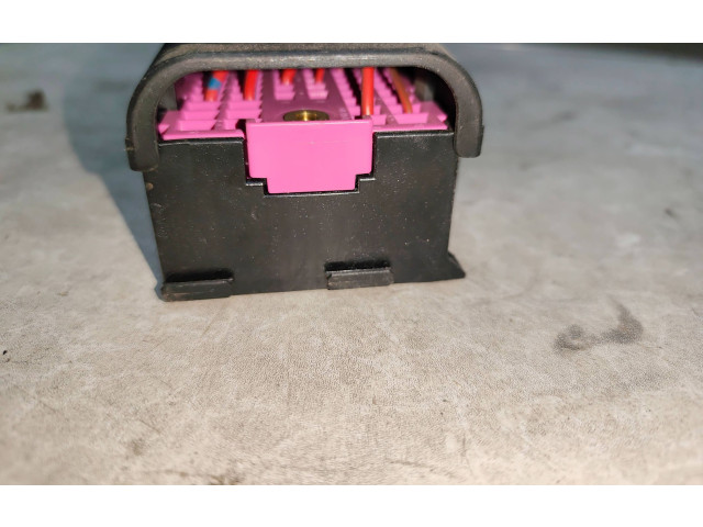 Блок предохранителей Volkswagen Transporter - Caravelle T5