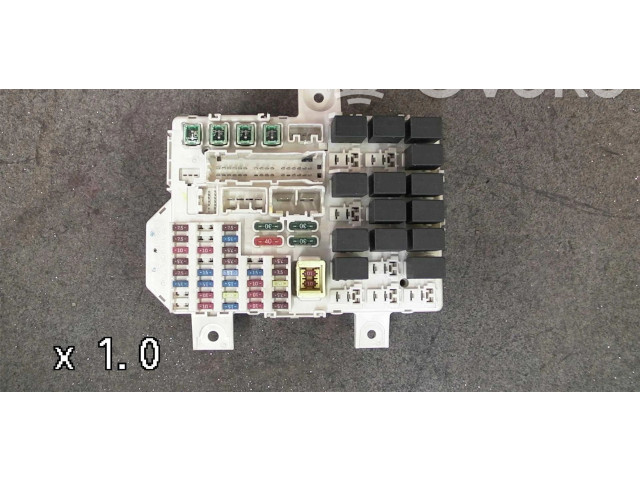 Блок предохранителей MN108320, MN108320 Mitsubishi Colt