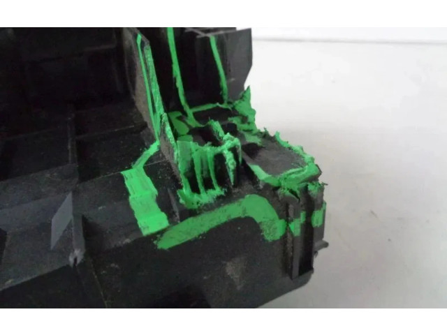 Блок предохранителей     Skoda Octavia Mk2 (1Z)    