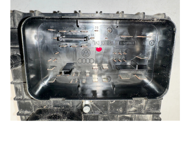 Блок предохранителей 1K0937124K   Audi A3 S3 8P    