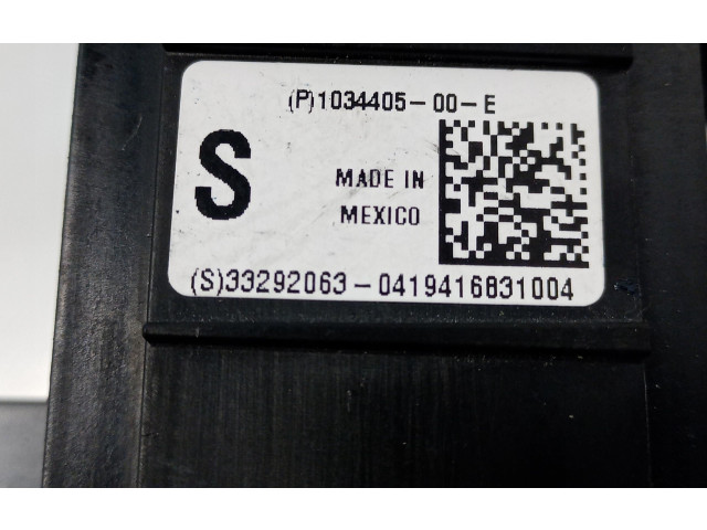 Pojistková skříňka 1034405-00-E Tela Model S 2019