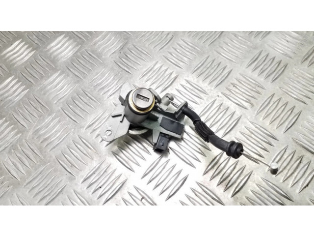 Замок задней крышки (наружный)