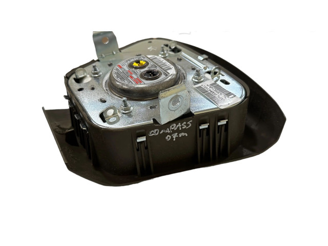 Подушка безопасности водителя    Jeep Compass