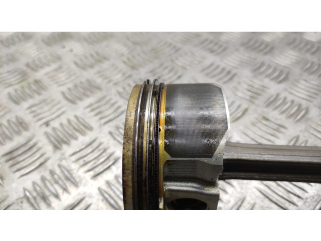 Поршень с шатуном Nissan 370Z для бензинового двигателя 3.7