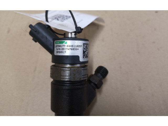 Vstřikovač 0445110257 KIA Carens II pro naftový motor 2.0