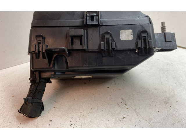 Блок предохранителей  670035172   Maserati Levante    