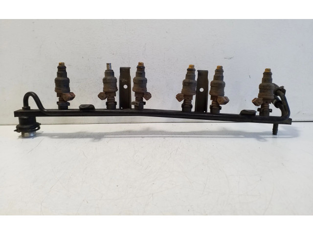 Топливная рампа 021133317G Volkswagen Golf III