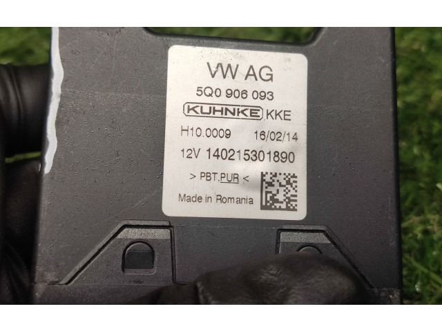 Блок управления топливного насоса 5Q0906093    Audi A3 S3 8V   