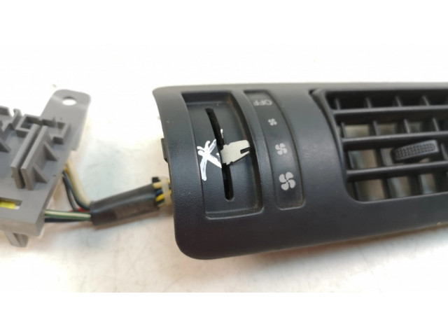 Задняя воздушная решётка