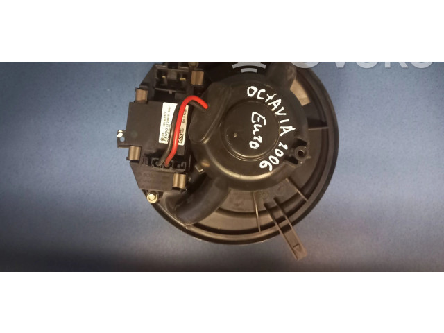Вентилятор печки F993987Q Skoda Octavia Mk2 (1Z)