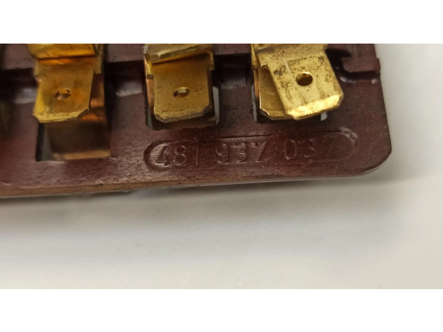 Pojistková skříňka 481937037 Volkswagen K70 1973
