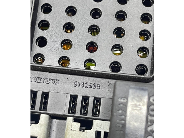 Блок предохранителей 9162438 Volvo S60