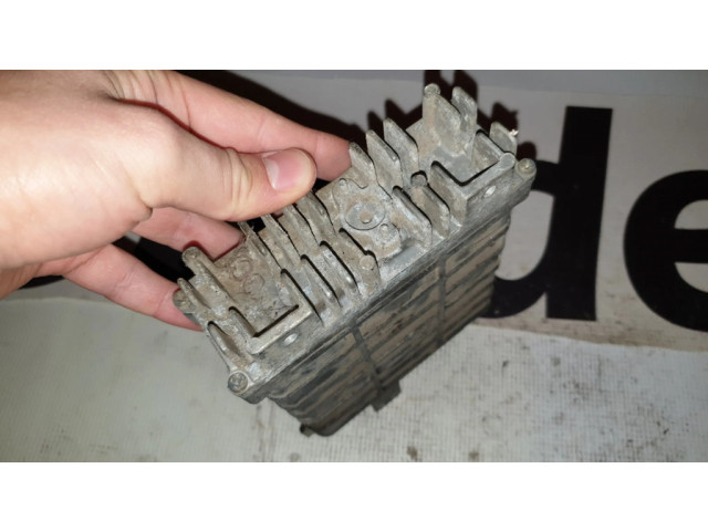 Блок управления двигателя 443907403D, 443907403 Audi 80 90 B3