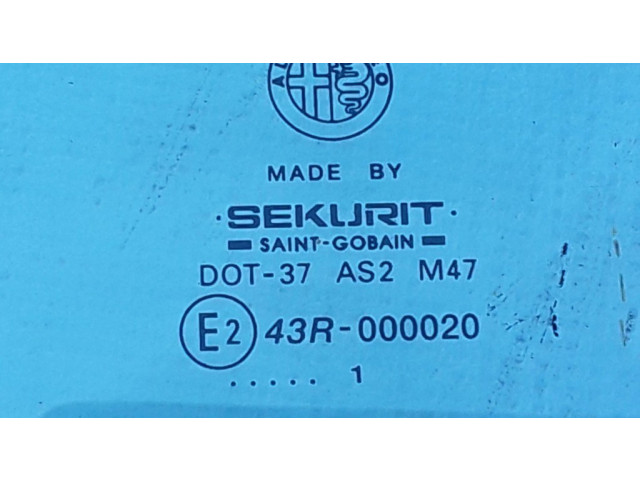 Основное стекло задних дверей