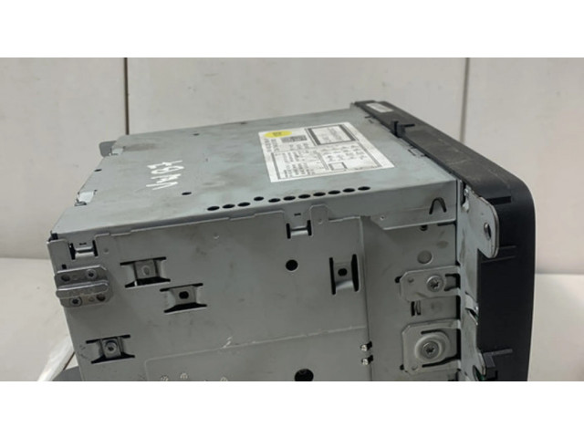 Радио/ проигрыватель CD/DVD / навигация