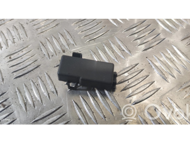 Pojistková skříňka Крышка ящика предохранителей 586509 BMW 2 F22 F23 2016