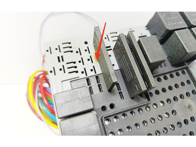 Блок предохранителей 9441586 Volvo S80