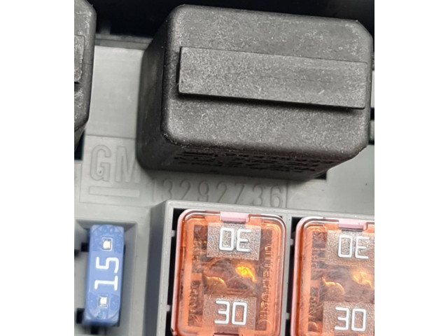 Блок предохранителей 13292736   Opel Meriva B    