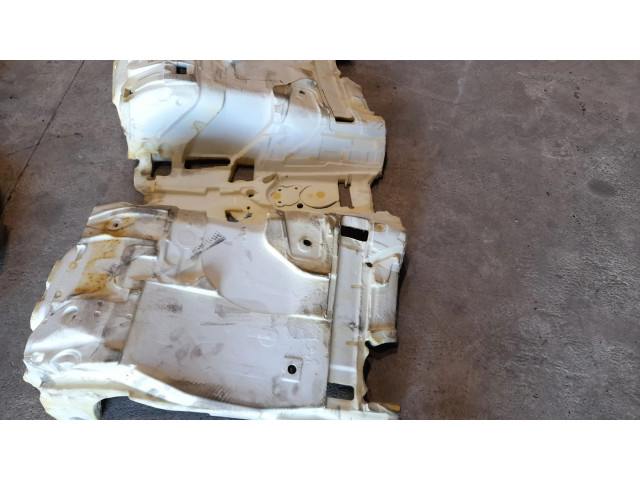 Передний ковер салона