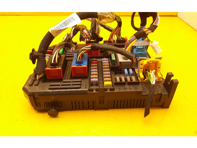 Блок предохранителей 9853735580, 28808942 Peugeot 2008 II