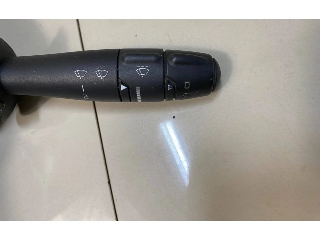 Ручка стеклоочистителей 8200012244   Renault Trafic II (X83)