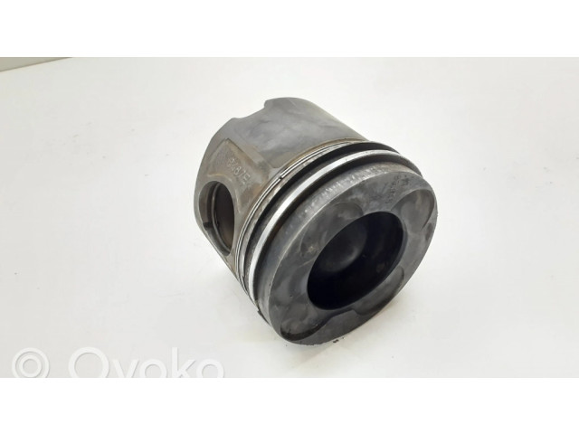 Píst 8487E BMW 3 E90 E91 pro naftový motor 2.0