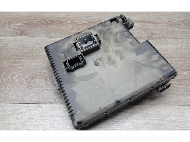 Блок предохранителей 28017881, 30728512 Volvo S60