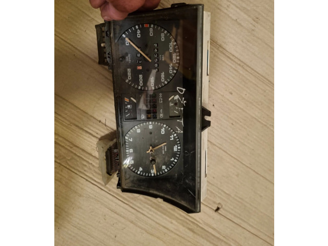 Přístrojová deska Volkswagen PASSAT 1984 37228