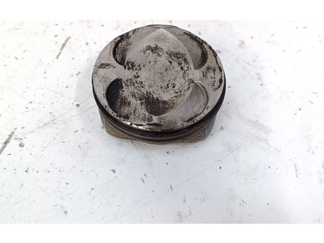 Píst Subaru Outback (BT)