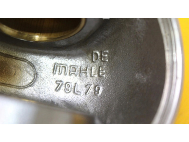 Píst Audi A4 S4 B6 8E 8H