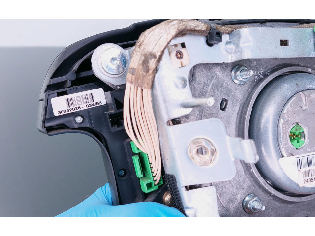 Подушка безопасности водителя 243540650507, 30642018   Volvo V70