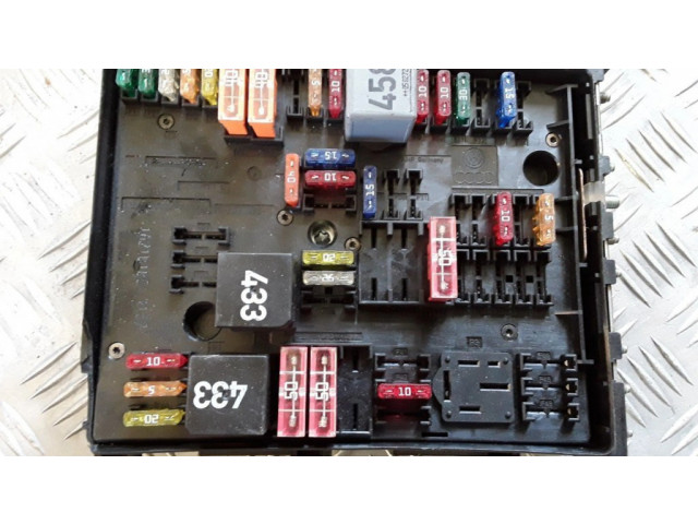 Pojistková skříňka 1K0937124K, 01394932 Audi A3 S3 8P 2005