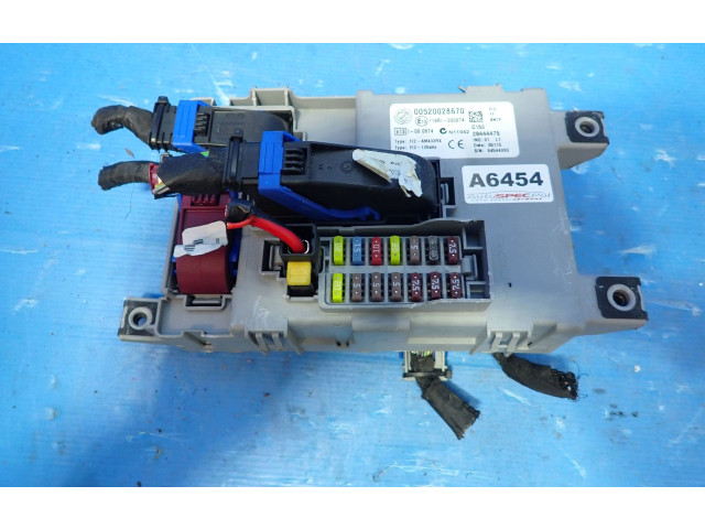 Блок предохранителей 00520028670, 28444475 Opel Combo D