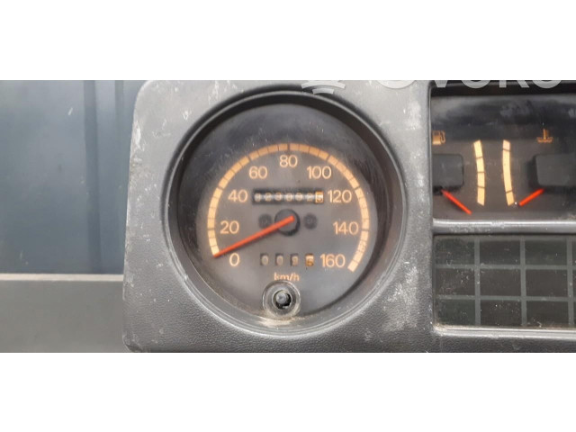 Přístrojová deska Mitsubishi Pajero 1987 MB386588