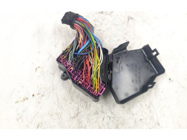 Блок предохранителей 8D1941824 Skoda Octavia Mk1 (1U)