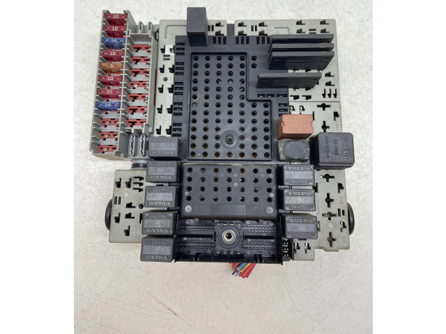 Блок предохранителей 8645410, 000000665795 Volvo V70