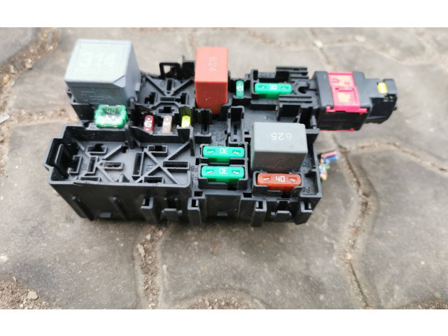 Блок предохранителей 9812661980 Citroen Berlingo