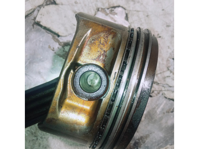 Píst Mercedes-Benz C W203 pro benzínový motor 3.2