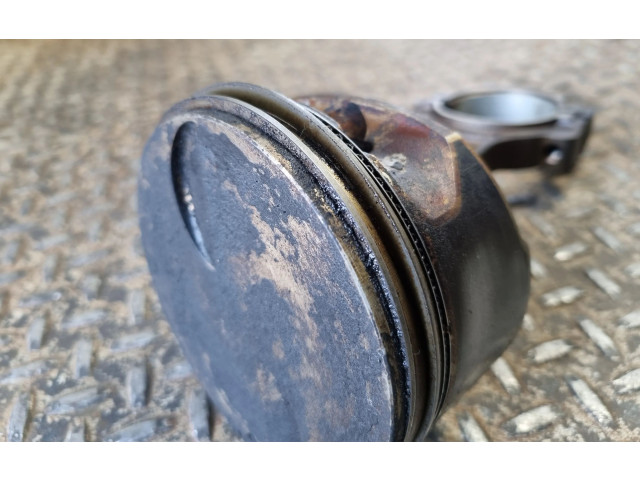  Поршень с шатуном    Cadillac Escalade  