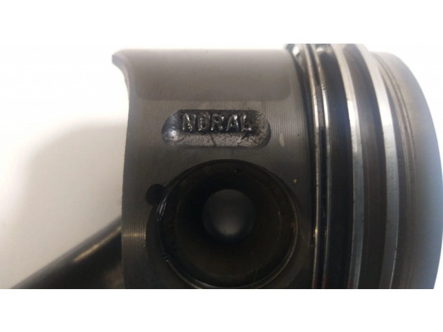 Píst A6460300020, A6460300220 Mercedes-Benz C W203 pro naftový motor 2.1 om646.963 , 646.963