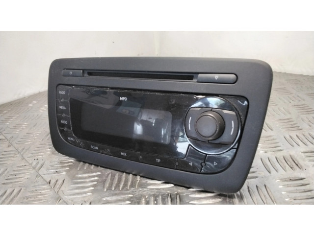 Радио/ проигрыватель CD/DVD / навигация