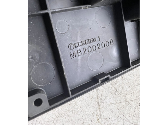 Блок предохранителей MB100200B, 82241AG060 Subaru Outback