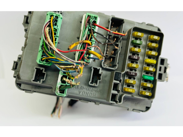 Блок предохранителей Y338850 Honda Accord