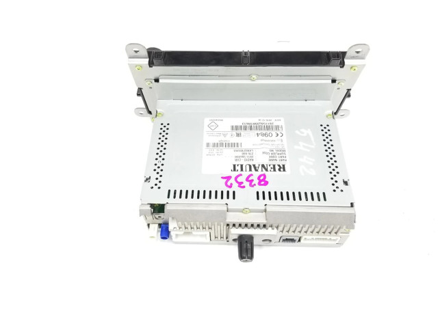 Радио/ проигрыватель CD/DVD / навигация