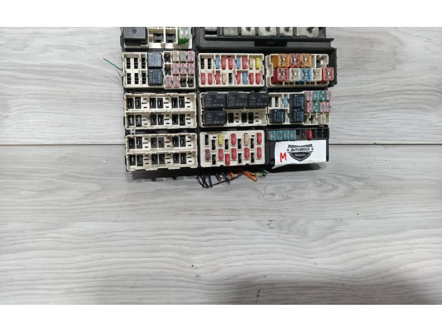 Блок предохранителей  FU5T14A068HA   Ford F150    