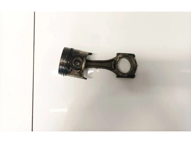 Поршень с шатуном Mazda 626