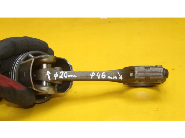 Поршень с шатуном H4BA400 Renault Clio IV