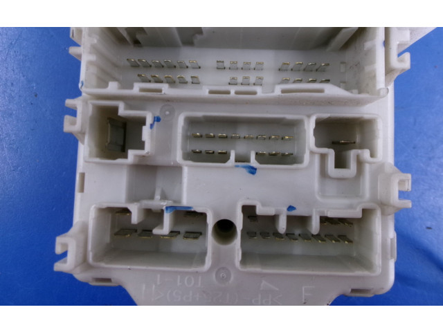 Блок предохранителей MR587875, MR587875 Mitsubishi Outlander