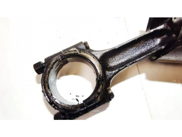 Píst Peugeot 605 pro naftový motor 2.1